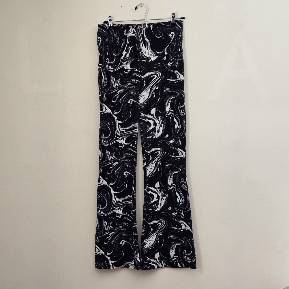 Shosho Women's Large Black and White Swirl Patterned Flare Leg Pants